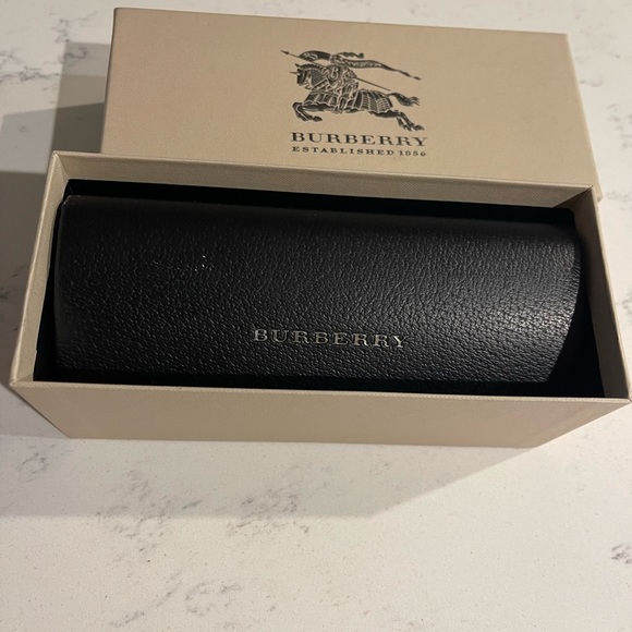 Burberry Sunglasses - Picture 4 of 6